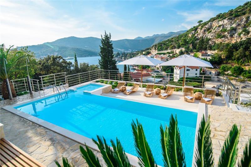 Beachfront villa in Dubrovnik, photograph 3