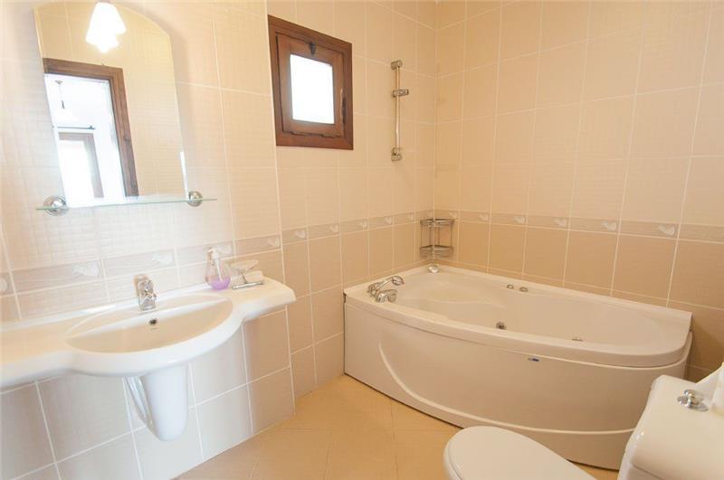 Sea-view villa in Kalkan, photograph 15