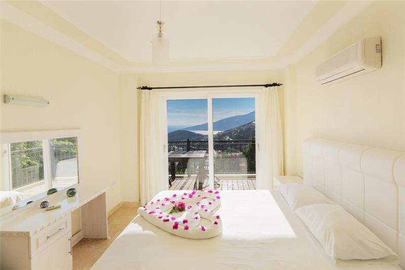 Sea-view villa in Kalkan, photograph 12