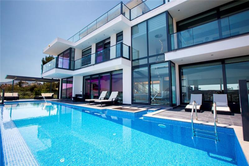 Sea-view villa in Kalkan, photograph 1