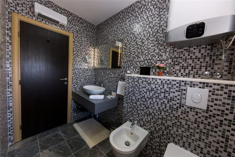 Sea-view villa in Trogir, photograph 18