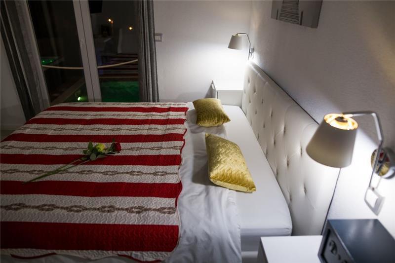 Sea-view villa in Trogir, photograph 15