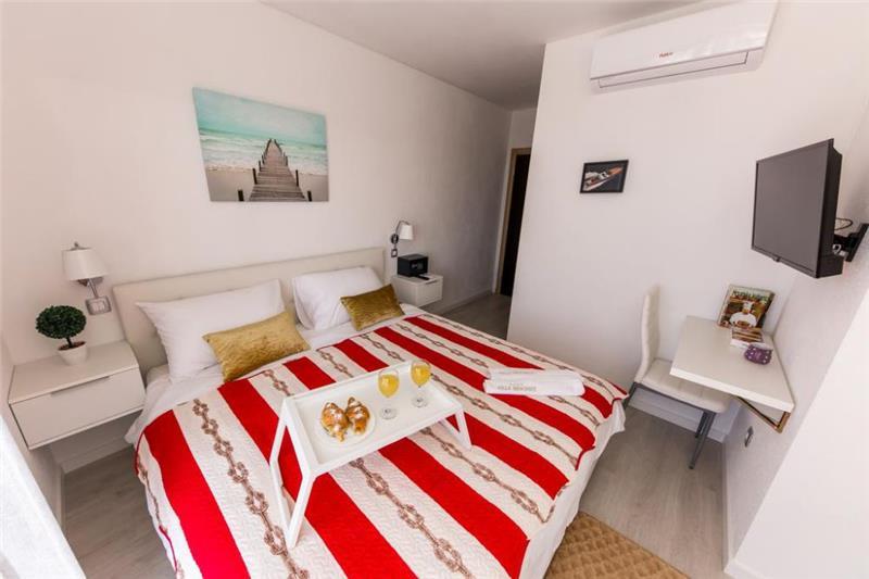 Sea-view villa in Trogir, photograph 14