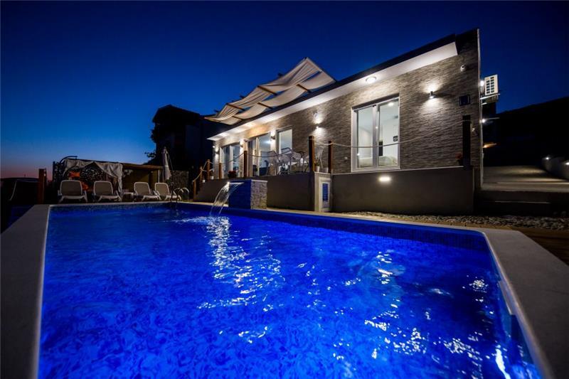 Sea-view villa in Trogir, photograph 24