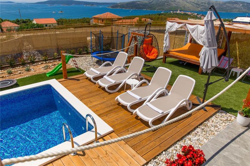 Sea-view villa in Trogir, photograph 5
