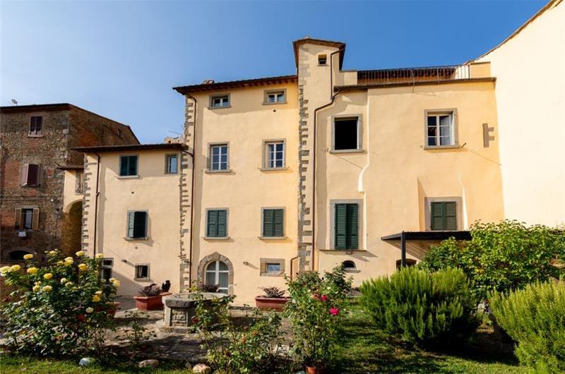 3 Bedroom Apartment in Cortona Town, Sleeps 6