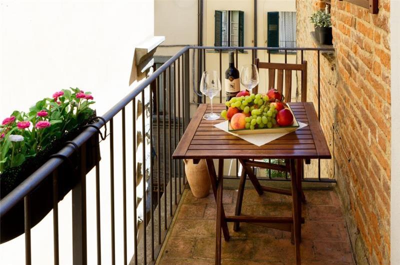 2 Bedroom Apartment in Cortona Town, Sleeps 3