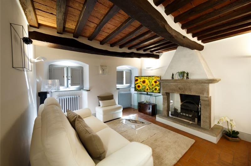 2 Bedroom Apartment in Cortona Town, Sleeps 3