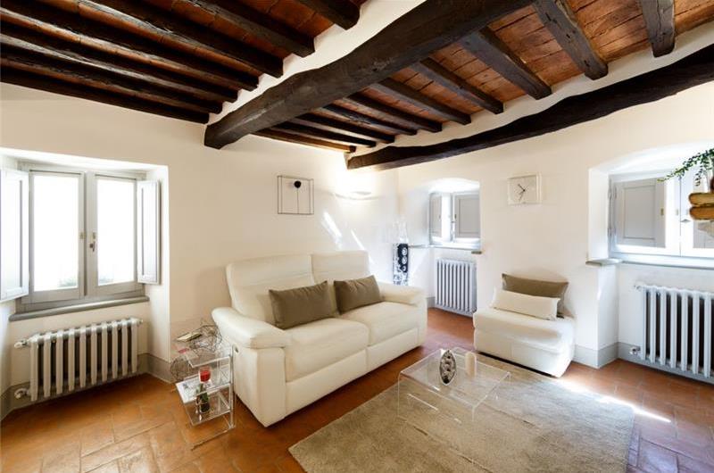 2 Bedroom Apartment in Cortona Town, Sleeps 3