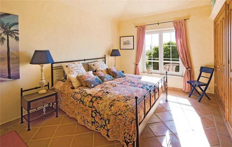 Sea-view villa in Almancil, photograph 11