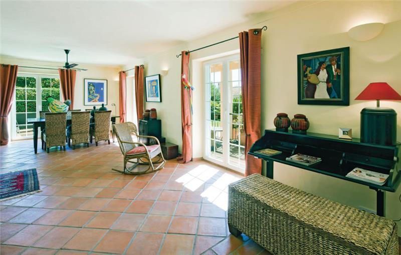 Sea-view villa in Almancil, photograph 10