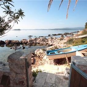 4 Bedroom seaside Villa with Pool in Orebic, Sleeps 7-8