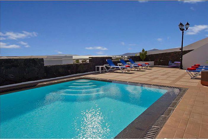 Sea-view villa in Lanzarote, photograph 2