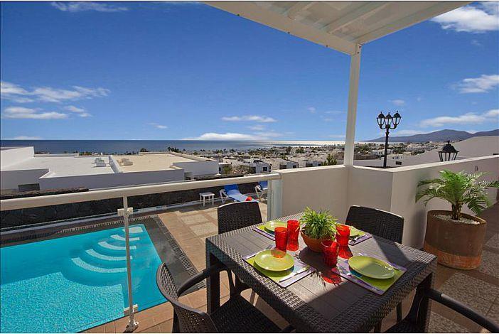 Sea-view villa in Lanzarote, photograph 1