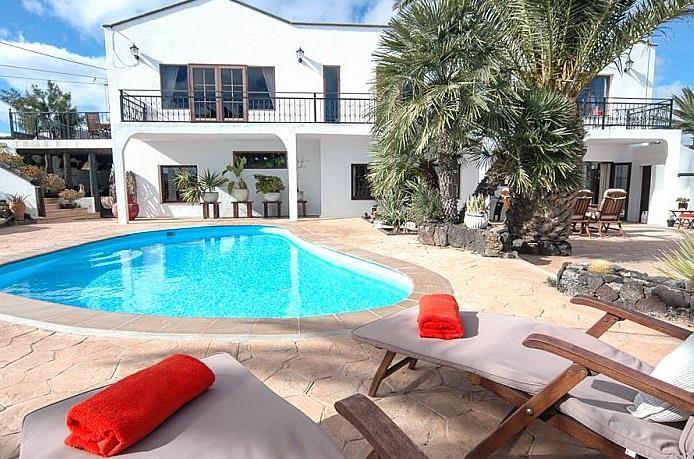 Sea-view villa in Lanzarote, photograph 2