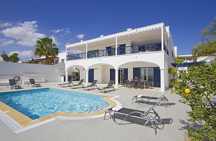 Sea-view villa in Lanzarote, photograph 1