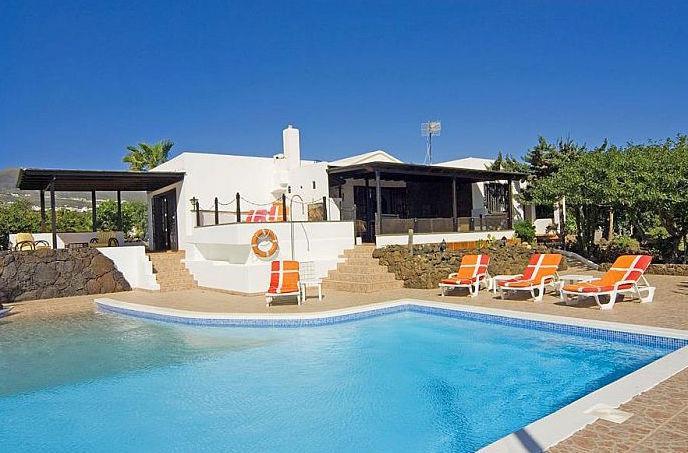 Sea-view villa in Lanzarote, photograph 2