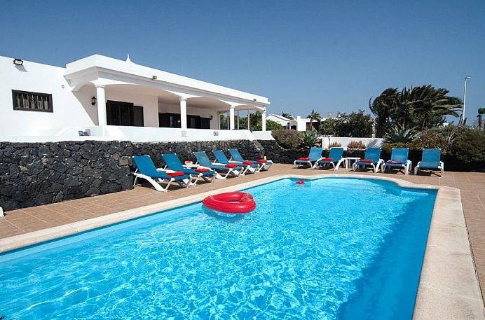 Sea-view villa in Lanzarote, photograph 2