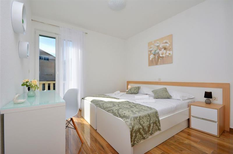 4 Bedroom Villa with Pool and Terrace near Primošten, Sleeps 8-10