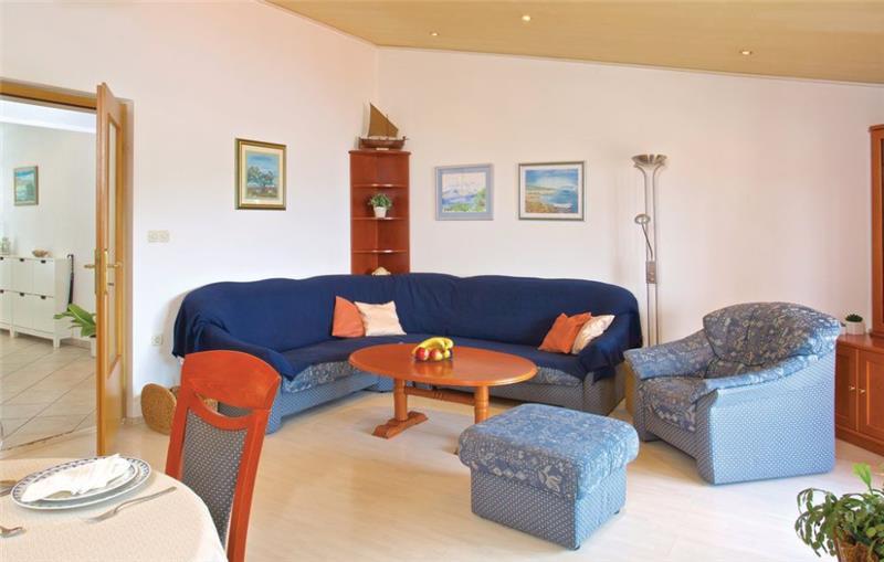 3 Bedroom Apartment with Balcony and Sea View, Sleeps 6