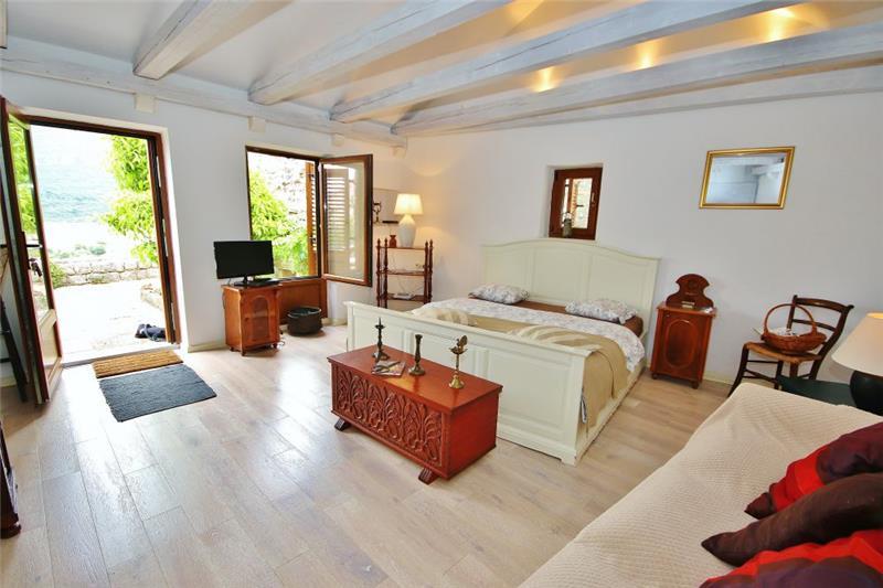 Sea-view villa in Mali Ston, photograph 2