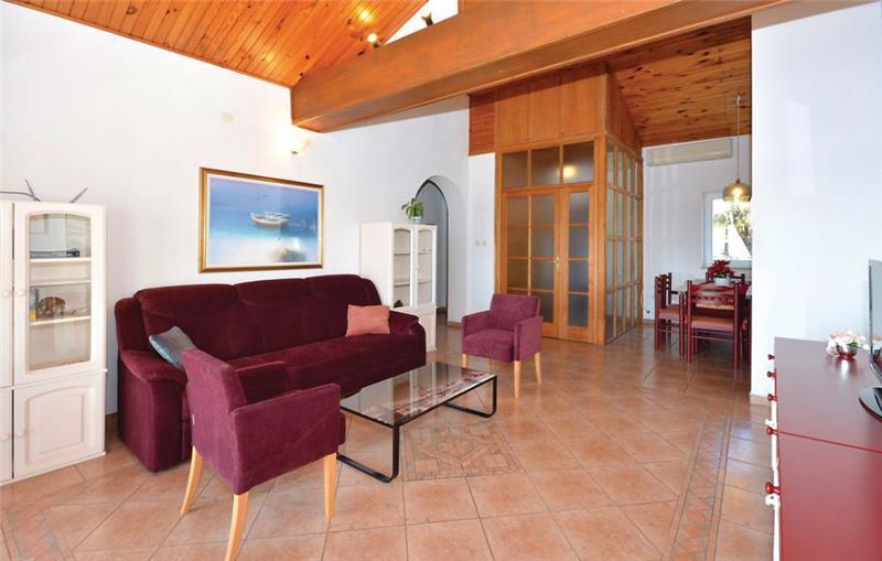 3 Bedroom Apartment with Balcony and Sea View in Hvar, Sleeps 5