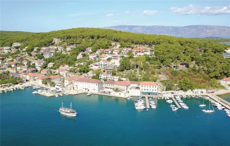 Sea-view villa in Jelsa, photograph 21
