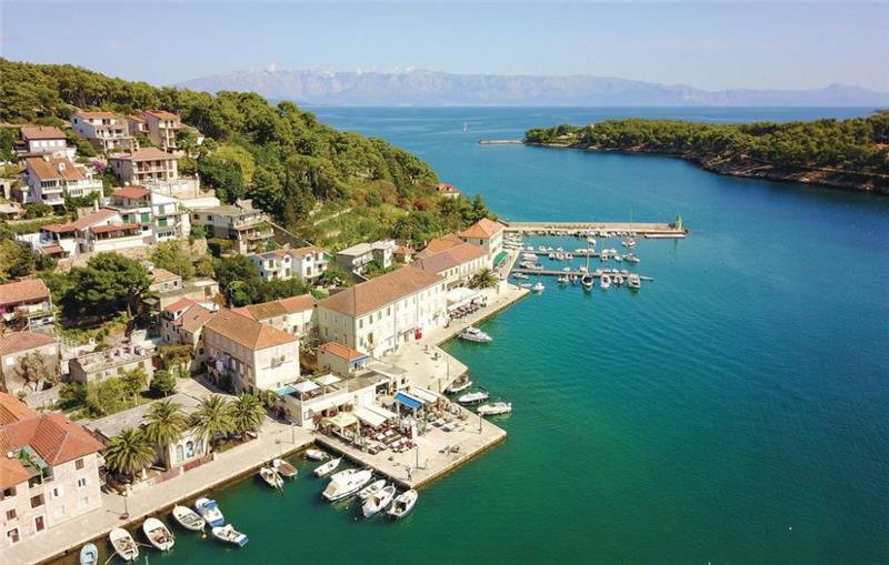 Sea-view villa in Jelsa, photograph 18