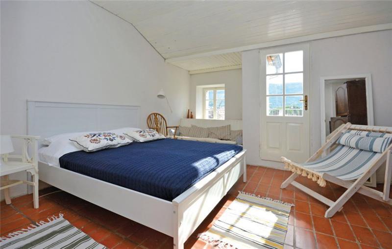 Sea-view villa in Jelsa, photograph 11