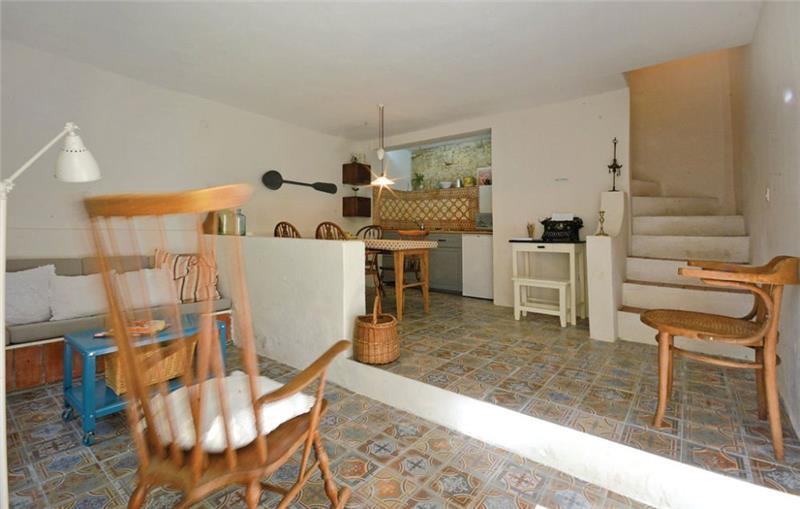 Sea-view villa in Jelsa, photograph 5