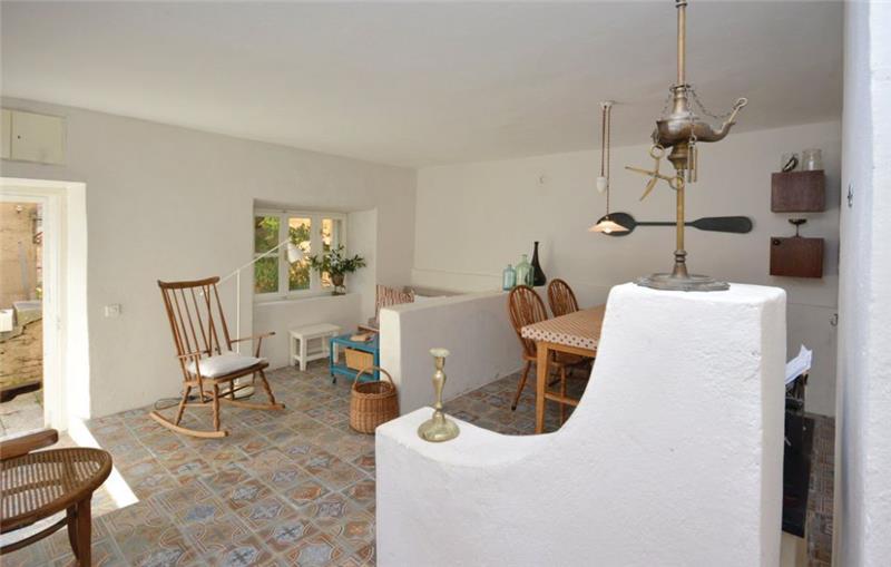 Sea-view villa in Jelsa, photograph 8