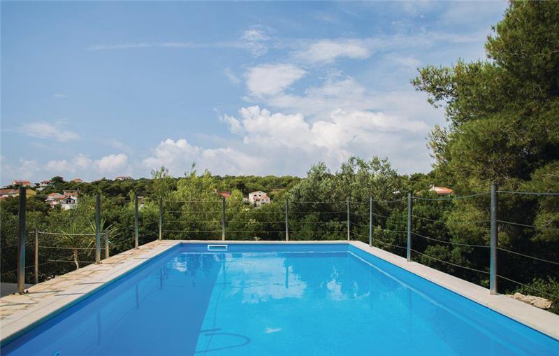 4 Bedroom Villa with Terrace and Pool in Rukavac, Vis Island, Sleeps 8-9