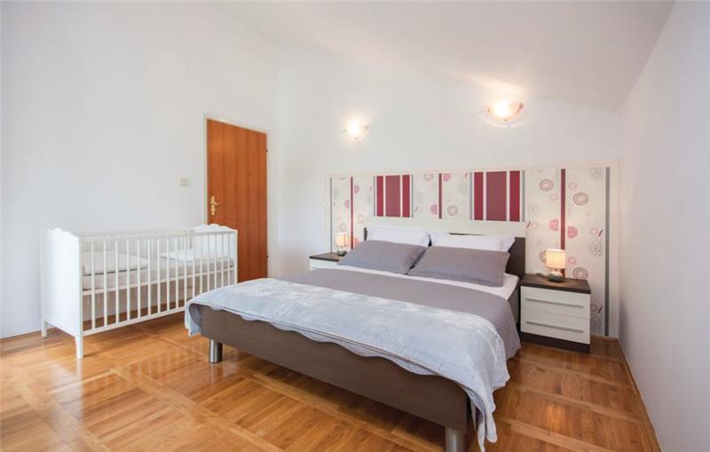 Sea-view villa in Skradin, photograph 21