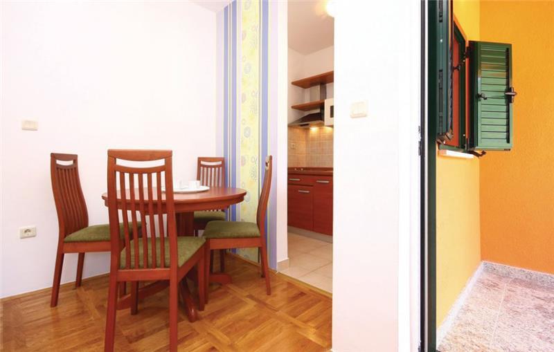 Sea-view villa in Skradin, photograph 16
