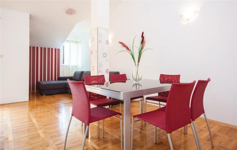 Sea-view villa in Skradin, photograph 14