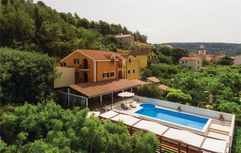 Sea-view villa in Skradin, photograph 3