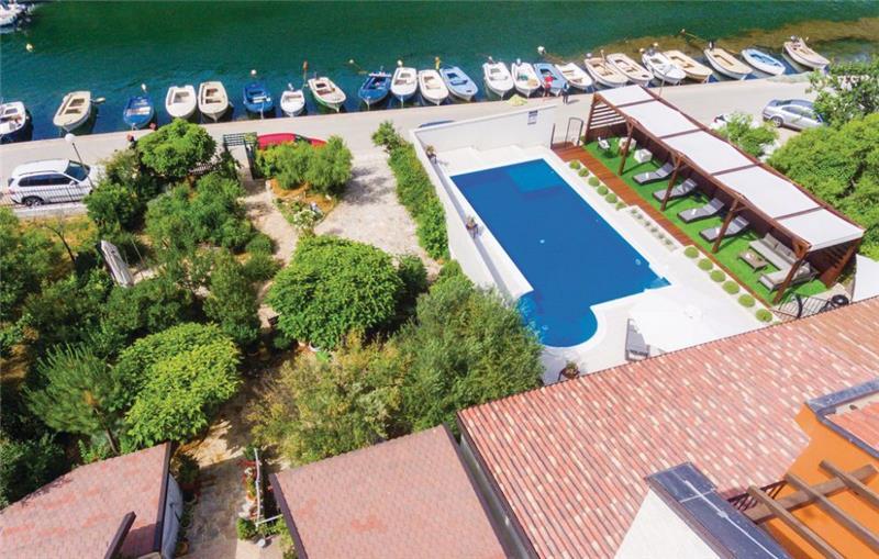 Sea-view villa in Skradin, photograph 1