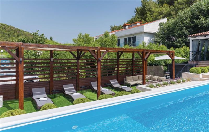 Sea-view villa in Skradin, photograph 5