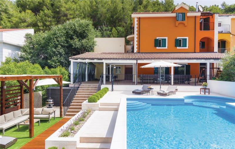 Sea-view villa in Skradin, photograph 2