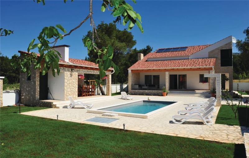 Villa in Sibenik, photograph 2