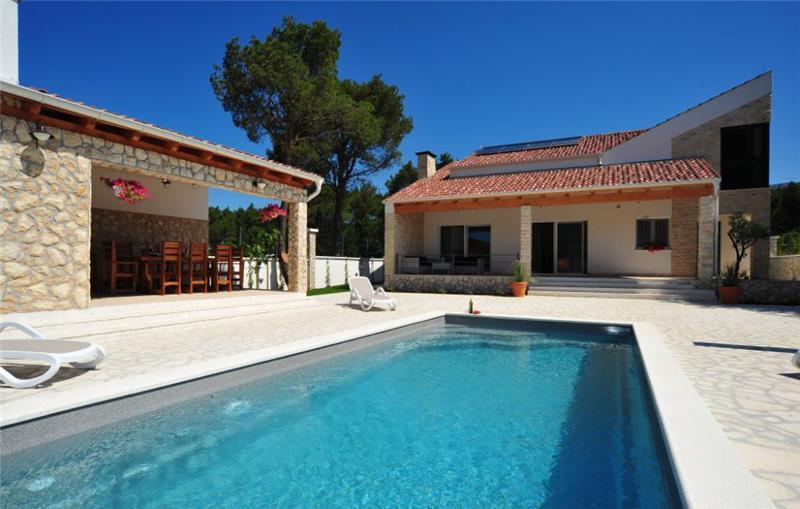 Villa in Sibenik, photograph 1