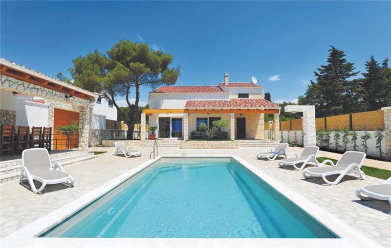 Villa in Sibenik, photograph 1