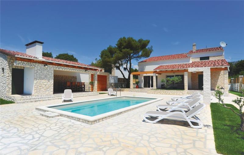 Villa in Sibenik, photograph 2