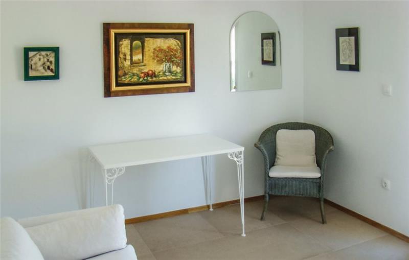 Sea-view villa in Milna, photograph 13
