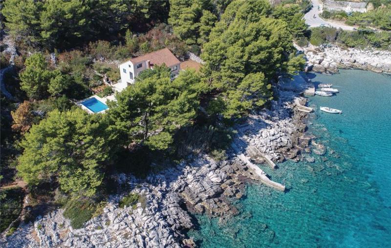 Beachfront villa in Lumbarda, photograph 32