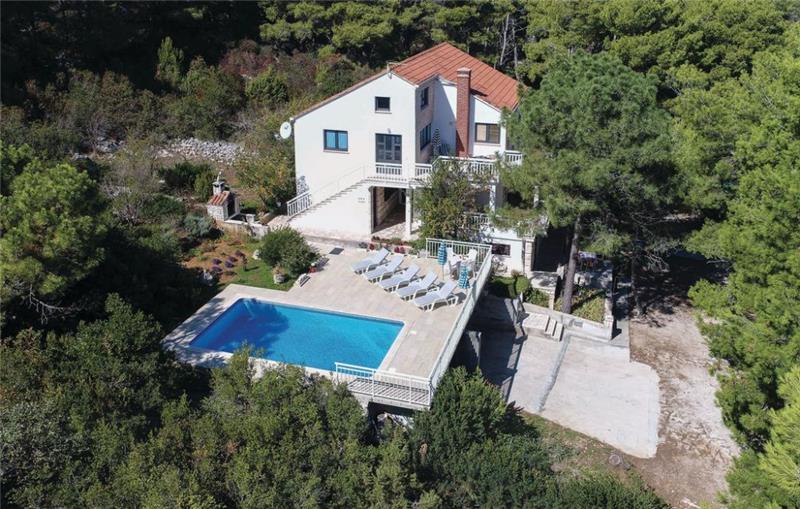 Beachfront villa in Lumbarda, photograph 31