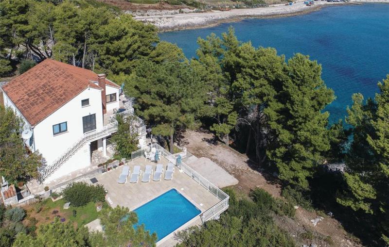 Beachfront villa in Lumbarda, photograph 30