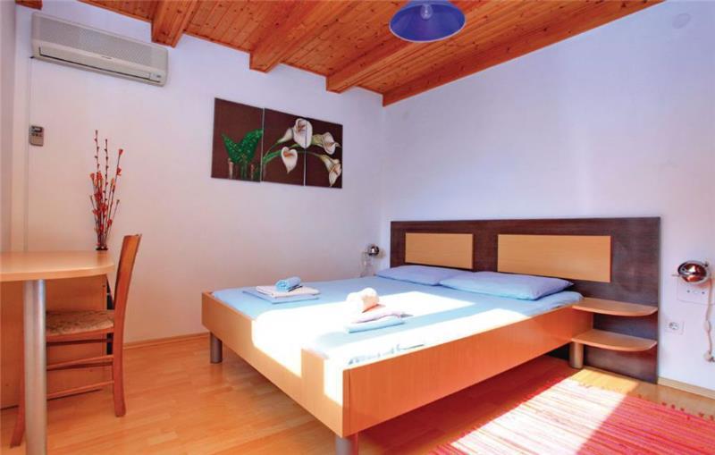 Beachfront villa in Lumbarda, photograph 19