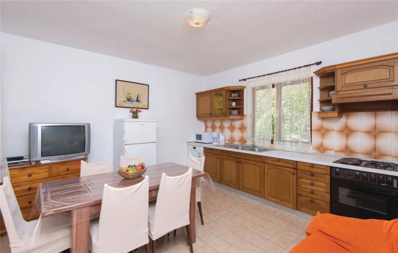 Beachfront villa in Lumbarda, photograph 10
