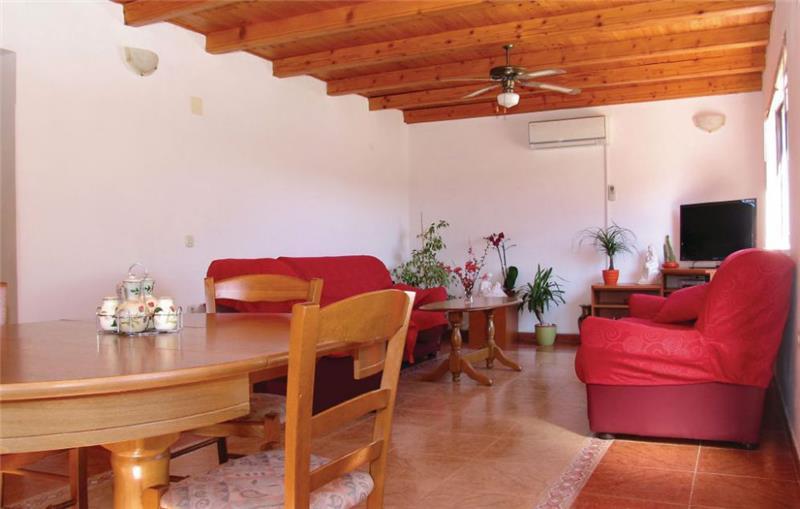 Beachfront villa in Lumbarda, photograph 15